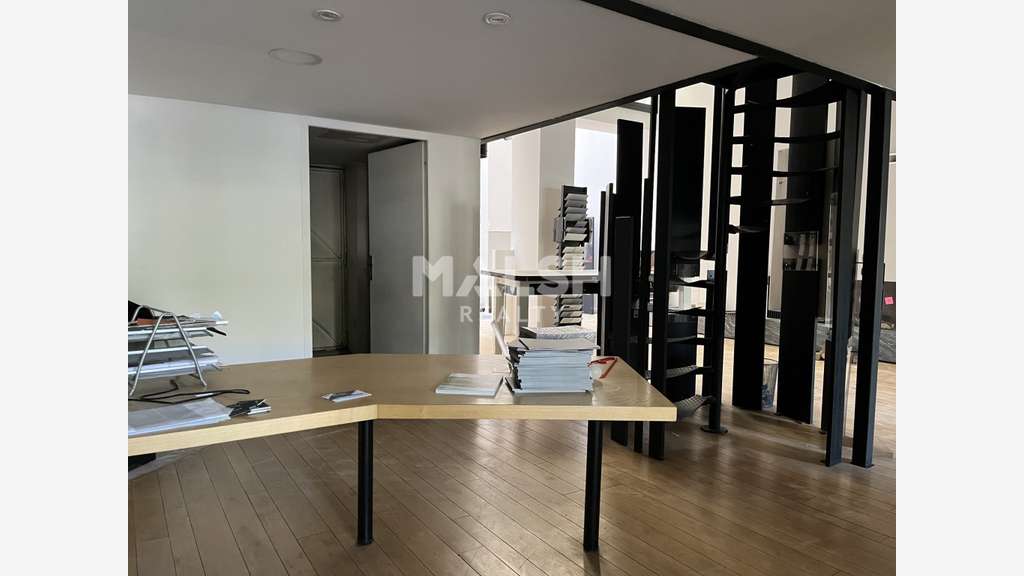 A louer local 180m² Place Puvis de Chavannes