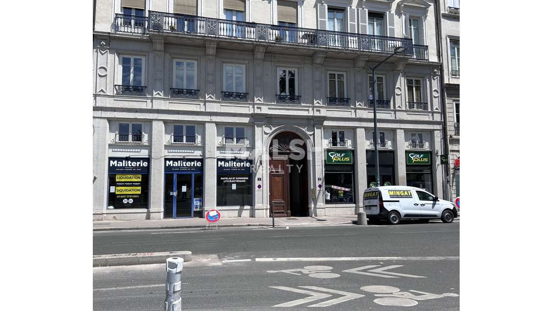 A louer local 120m² Lyon 6e vue exceptionnelle 