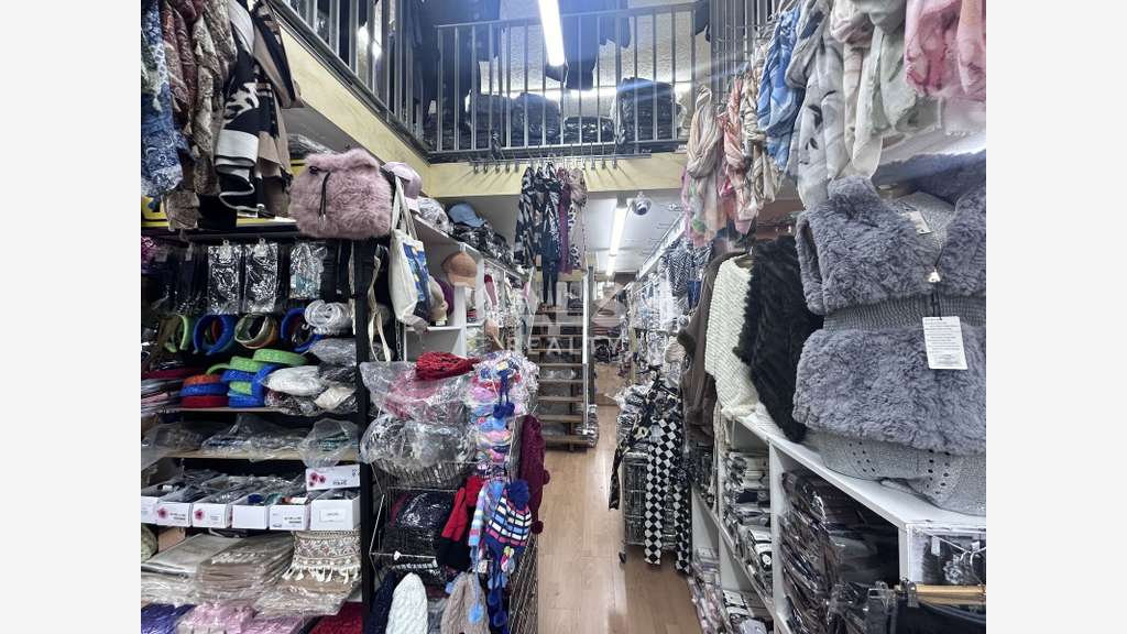 A louer local commercial 221m² à Lyon 6e