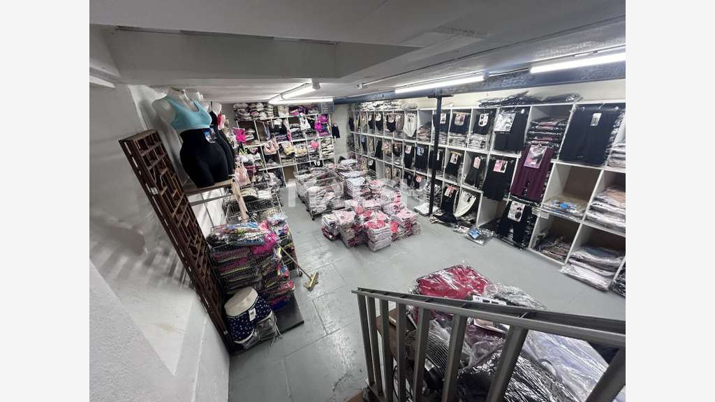 A louer local commercial 221m² à Lyon 6e