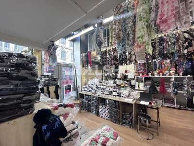 A louer local commercial 221m² à Lyon 6e