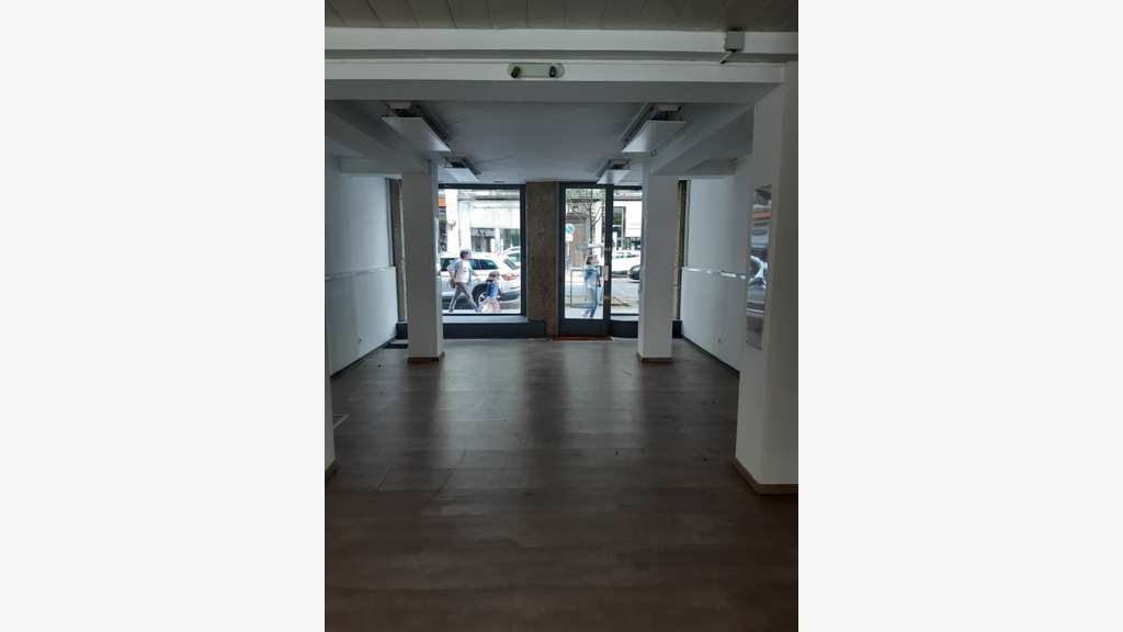 A louer local bureau commercial 130m² Lyon 6e