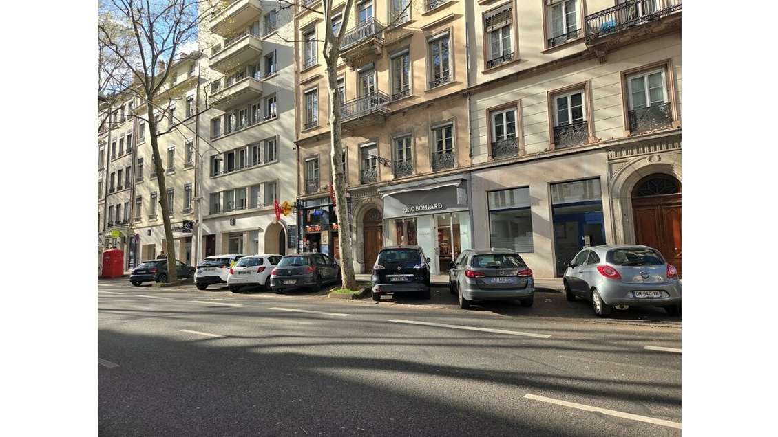 LYON - BOUTIQUE à louer