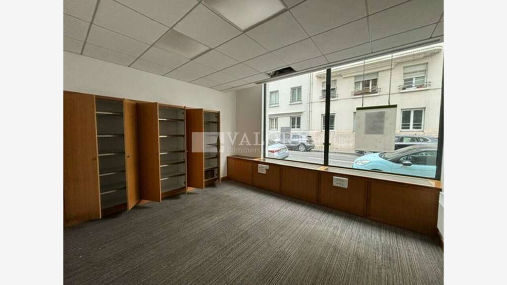 A louer local commercial 189m² axe passant Lyon 6e