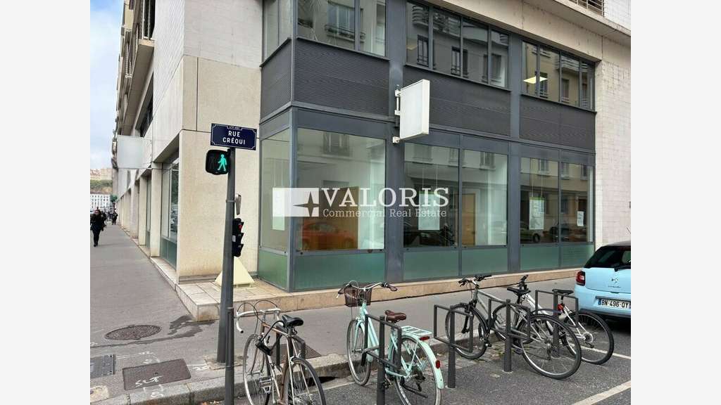 A louer local commercial 189m² axe passant Lyon 6e