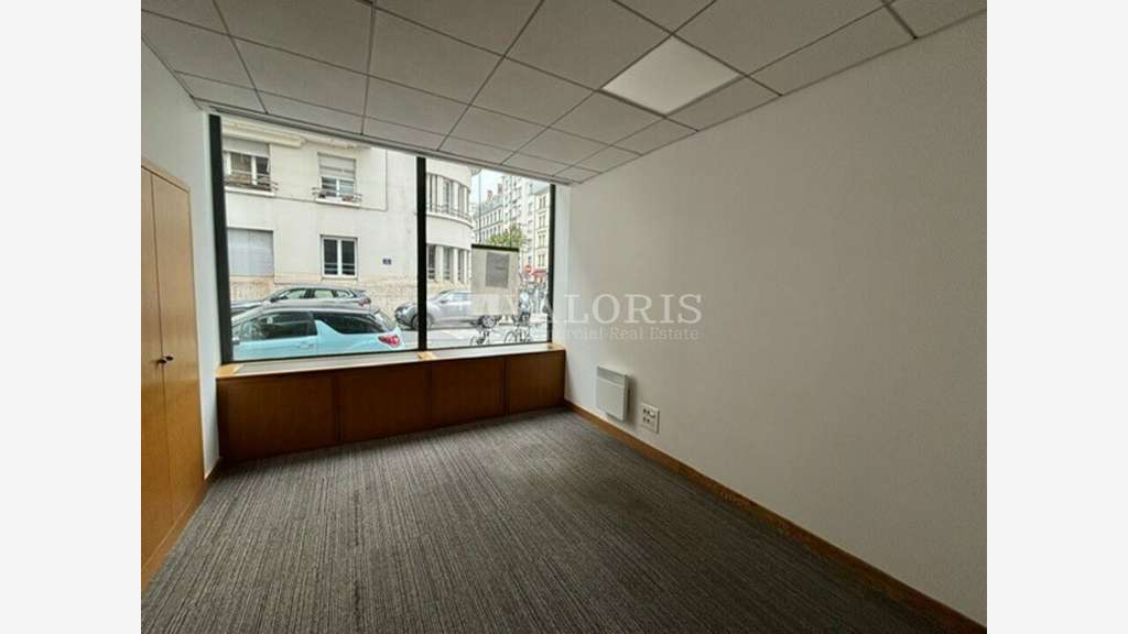 A louer local commercial 189m² axe passant Lyon 6e