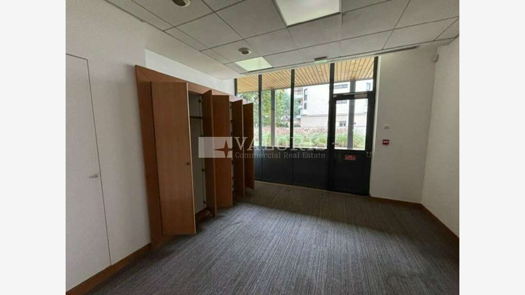 A louer local commercial 189m² axe passant Lyon 6e