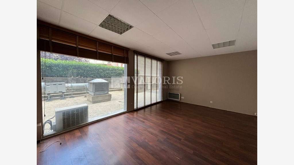 A louer local commercial 76m² à Lyon 6e  