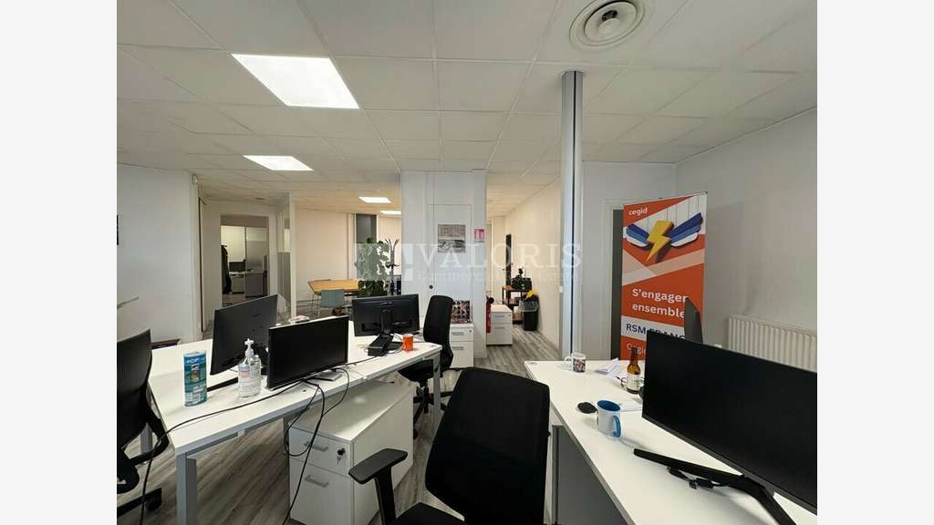 A louer bureaux 252m² excellente visibilité Lyon 6