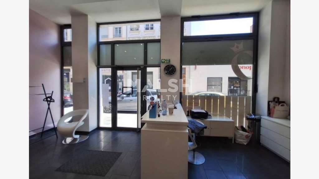 LOCAL COMMERCIAL À LOUER - 62,45 m² - LYON 6