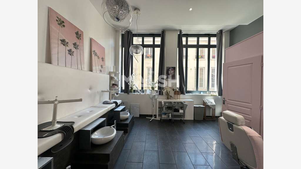 LOCAL COMMERCIAL À LOUER - 62,45 m² - LYON 6