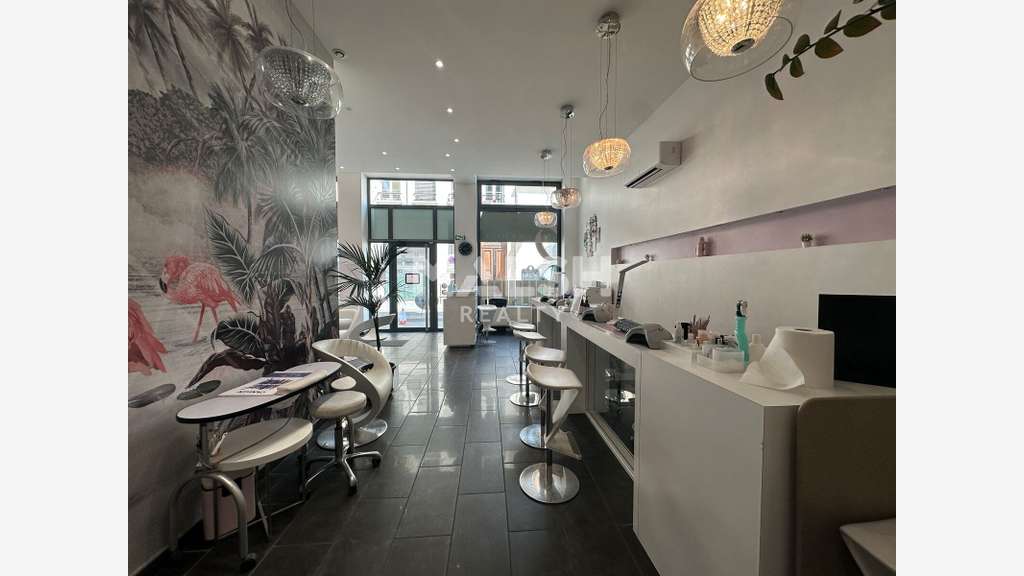 LOCAL COMMERCIAL À LOUER - 62,45 m² - LYON 6