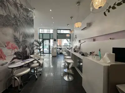 LOCAL COMMERCIAL À LOUER - 62,45 m² - LYON 6