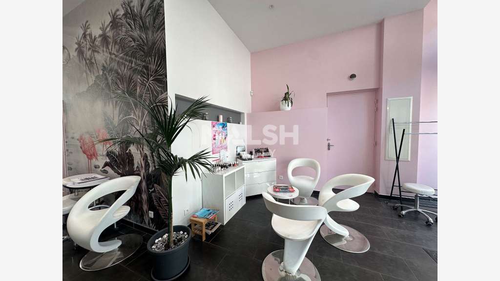 LOCAL COMMERCIAL À LOUER - 62,45 m² - LYON 6