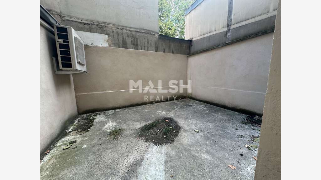 LOCAL COMMERCIAL À LOUER - 63 m² + COUR PRIVATIVE
