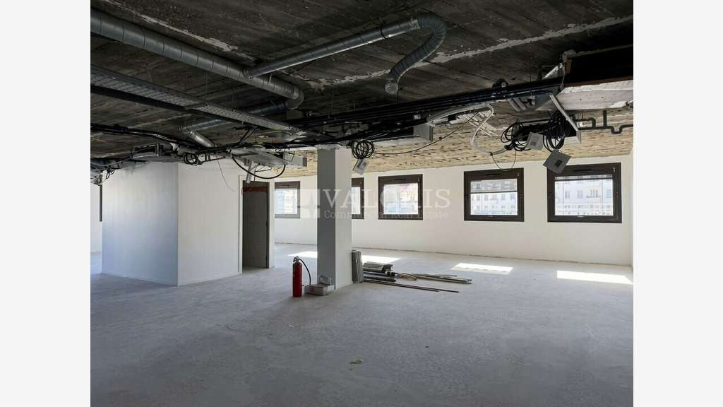 Local commercial de 599m² à louer à Lyon 69006