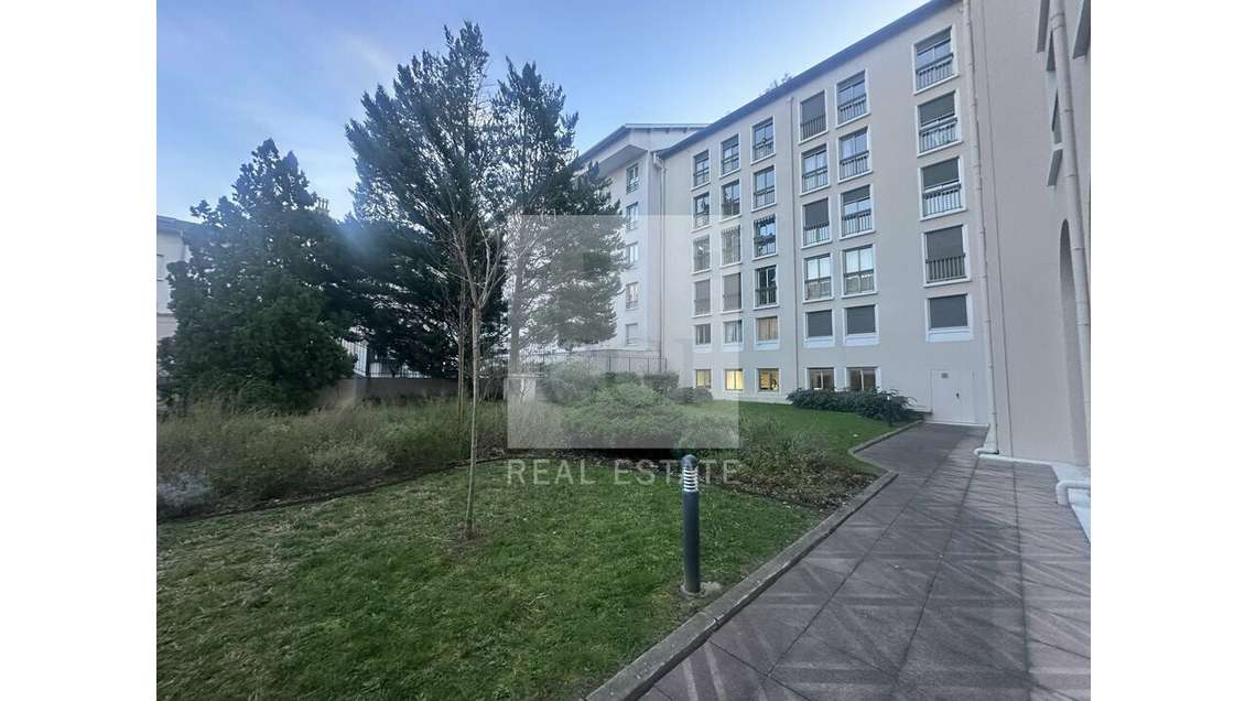 Local commercial 120m² à louer à Lyon 7e