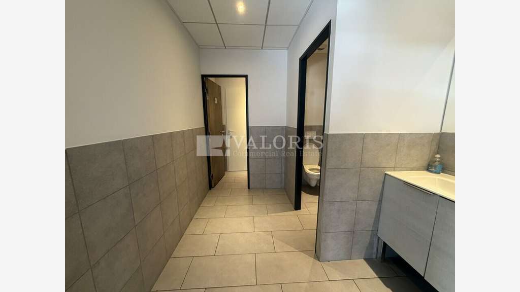 A louer local commercial 270m² Lyon 7e Jean Macé