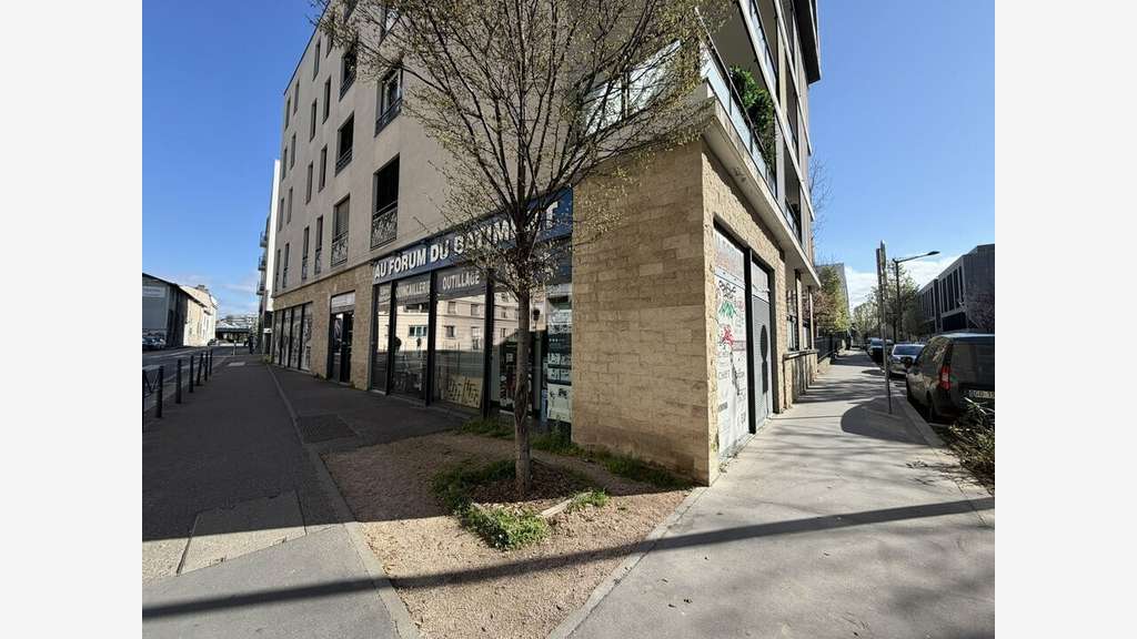 A louer local commercial 120m² Lyon 7e Jean Macé