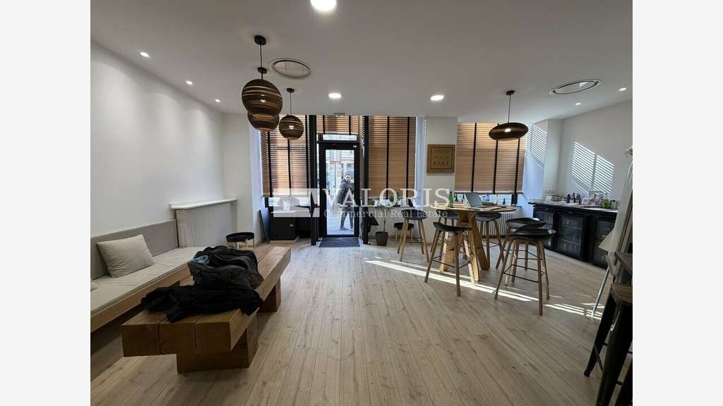 A louer local commercial 101m²  empl strat Lyon 7e