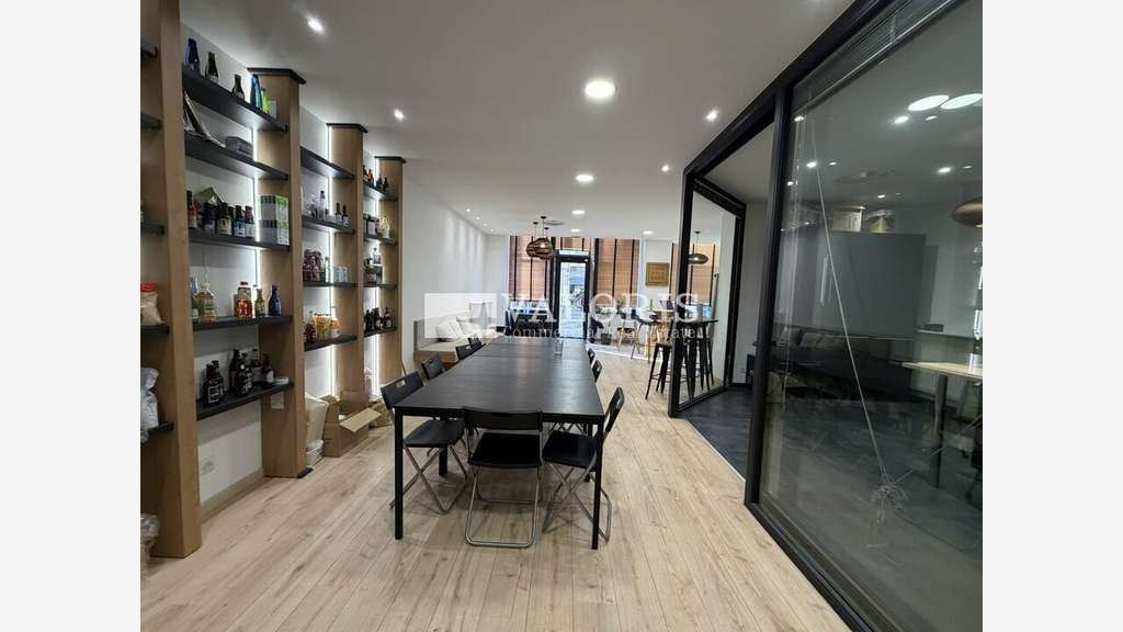 A louer local commercial 101m²  empl strat Lyon 7e