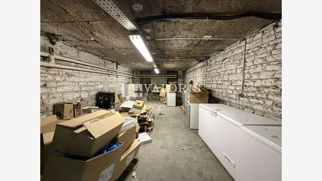 A louer local commercial 101m²  empl strat Lyon 7e