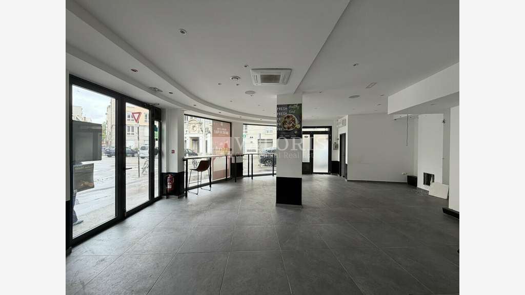 A louer local commercial 88m² angle de rue Lyon 7e