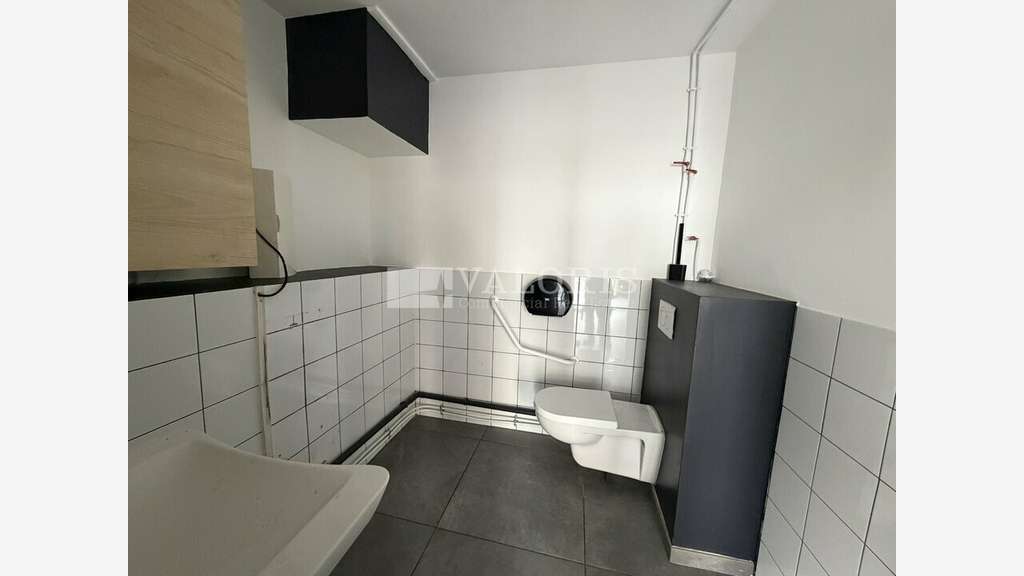 A louer local commercial 88m² angle de rue Lyon 7e
