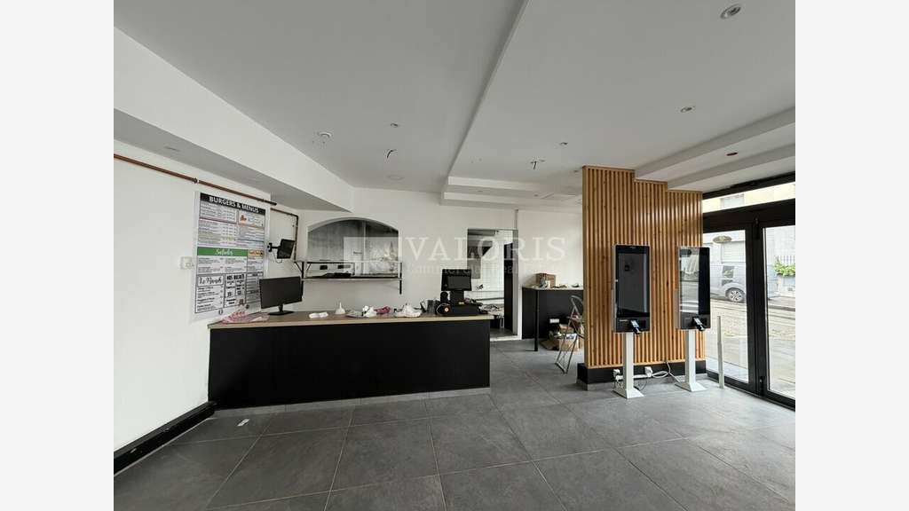 A louer local commercial 88m² angle de rue Lyon 7e