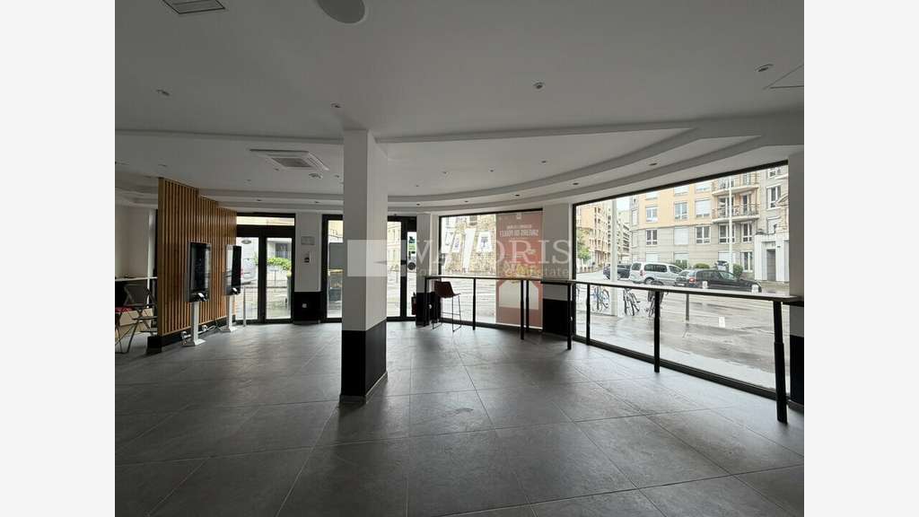A louer local commercial 88m² angle de rue Lyon 7e