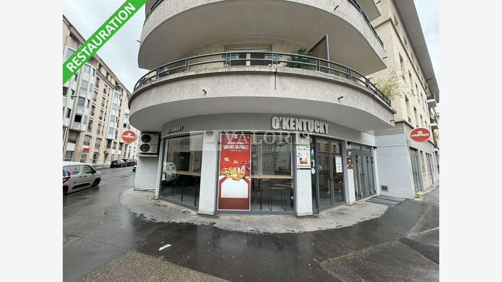 A louer local commercial 88m² angle de rue Lyon 7e