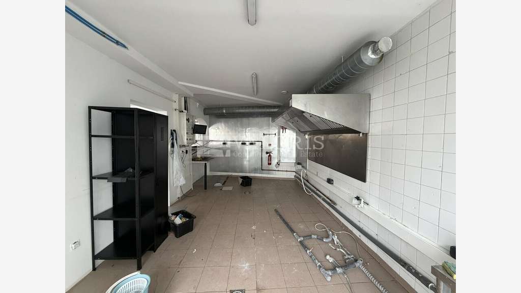 A louer local commercial 88m² angle de rue Lyon 7e