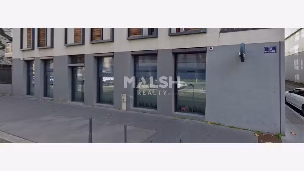 LYON 7 - Local commercial avec stationnements - A