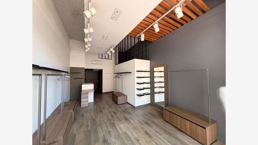 Local commercial de 68m² à louer à Lyon 69008