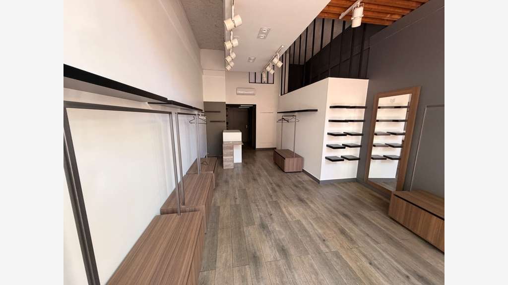 Local commercial de 68m² à louer à Lyon 69008