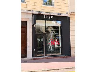 Location Locaux commerciaux - Boutiques à Lyon 8e