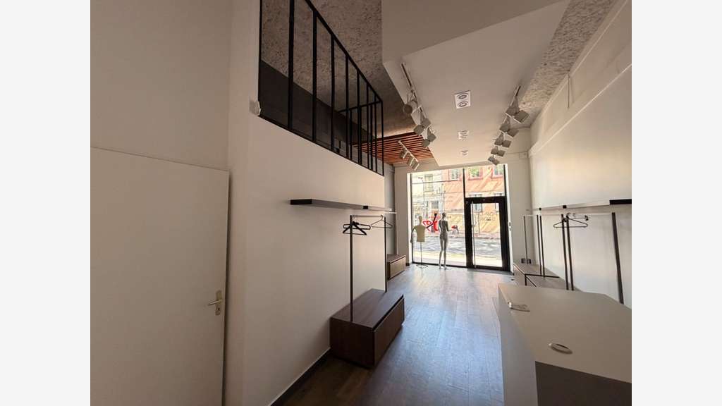 Local commercial de 68m² à louer à Lyon 69008