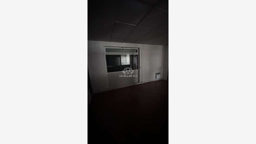 Local commercial / service 124m² à louer à Lyon 8