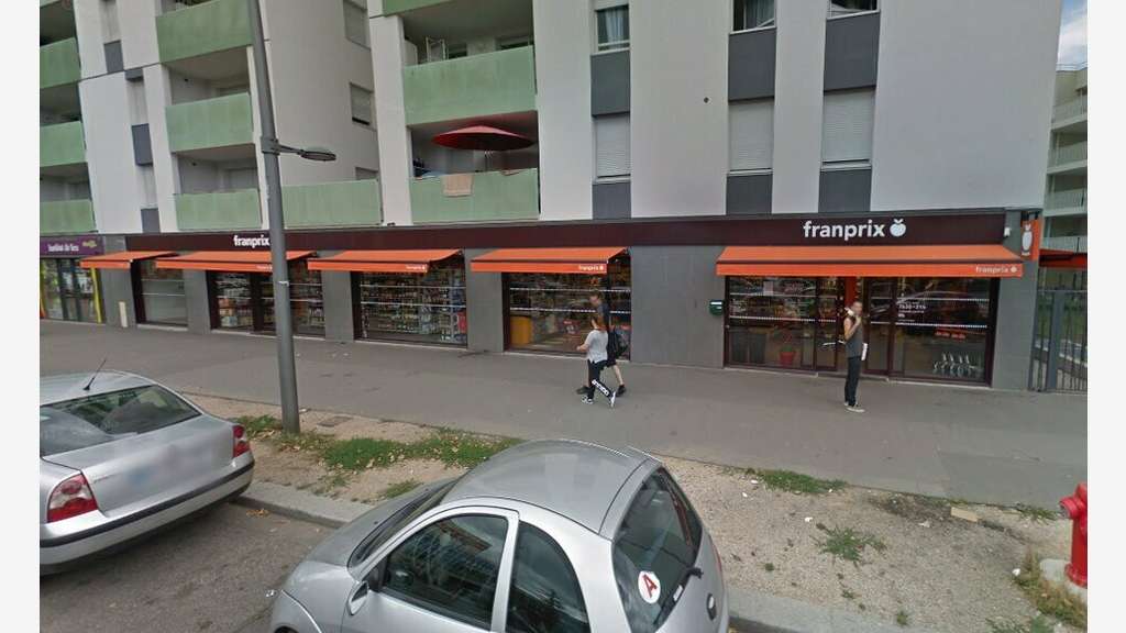 A louer local commercial 390m² Lyon 8e Jean Mermoz