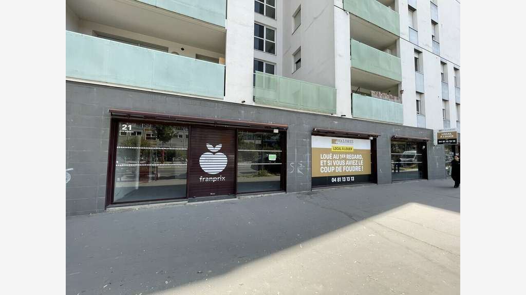 A louer local commercial 390m² Lyon 8e Jean Mermoz