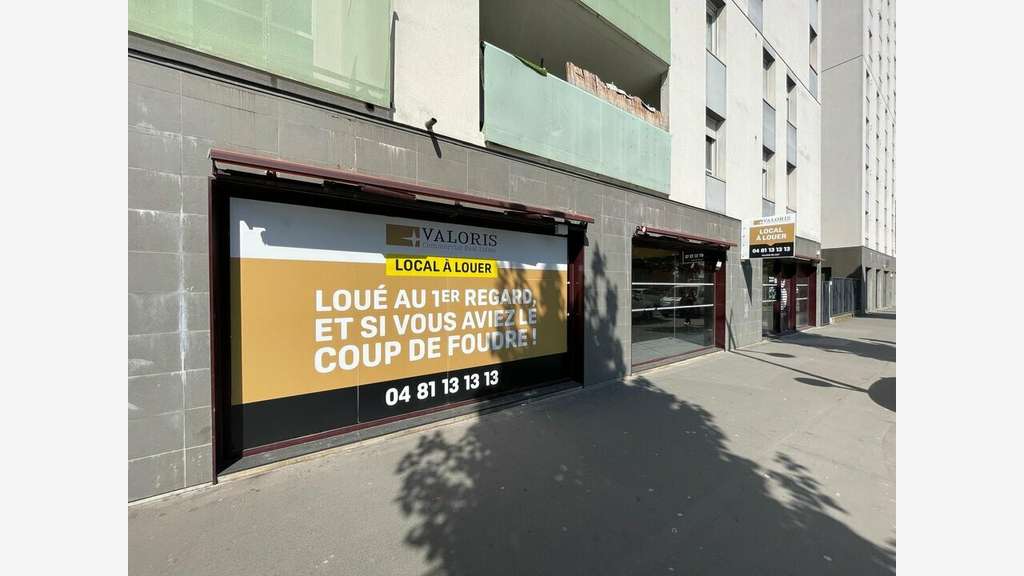A louer local commercial 390m² Lyon 8e Jean Mermoz