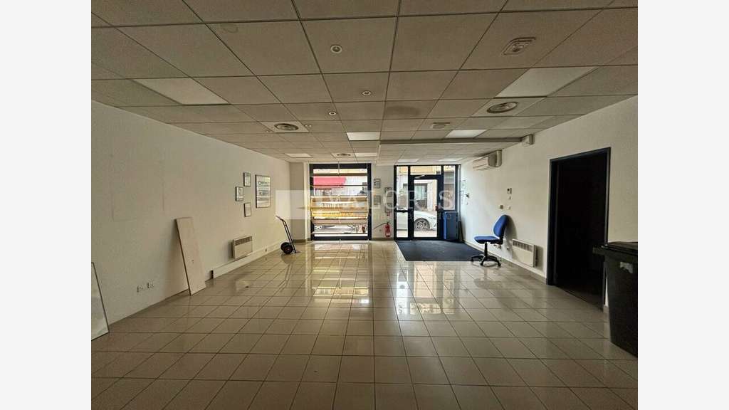 A louer local commercial 250m² Lyon 8e Montplaisir