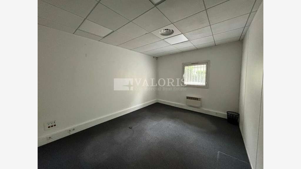 A louer local commercial 250m² Lyon 8e Montplaisir