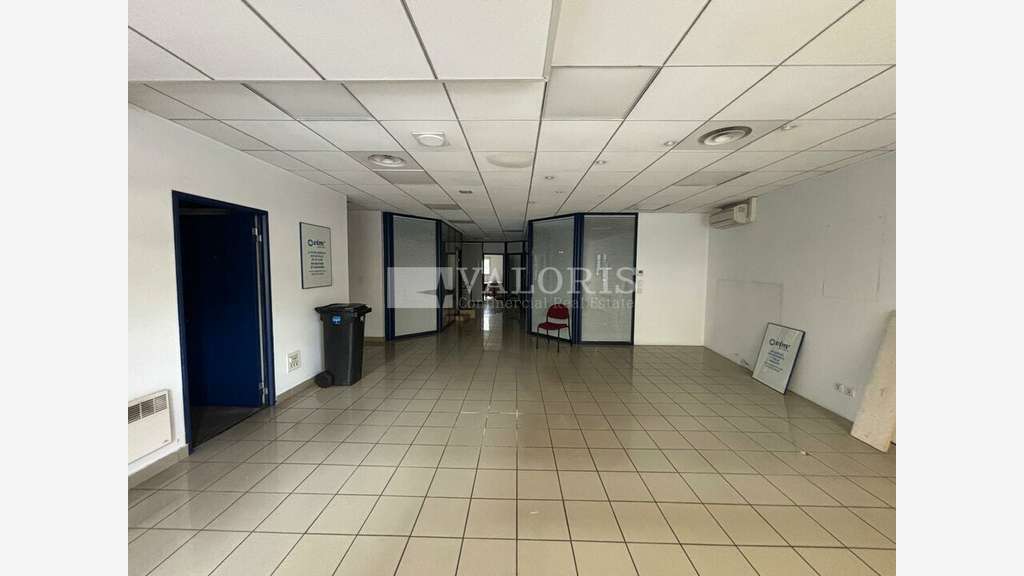 A louer local commercial 250m² Lyon 8e Montplaisir