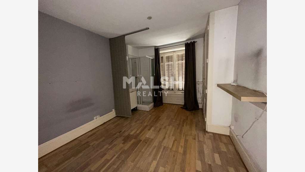 A louer local 80m² Lyon 8e Av Frères Lumière