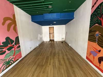 A louer local 80m² Lyon 8e Av Frères Lumière