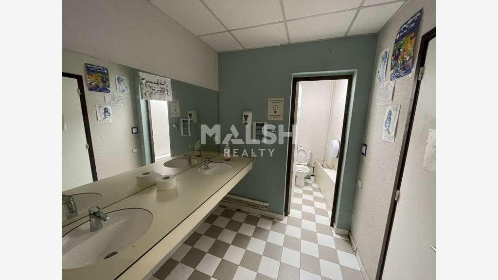 A louer + droit d'entrée local 445m² R+1 à Lyon 9e