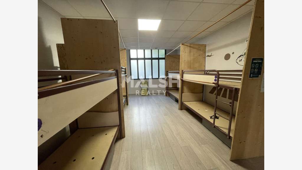 A louer + droit d'entrée local 445m² R+1 à Lyon 9e