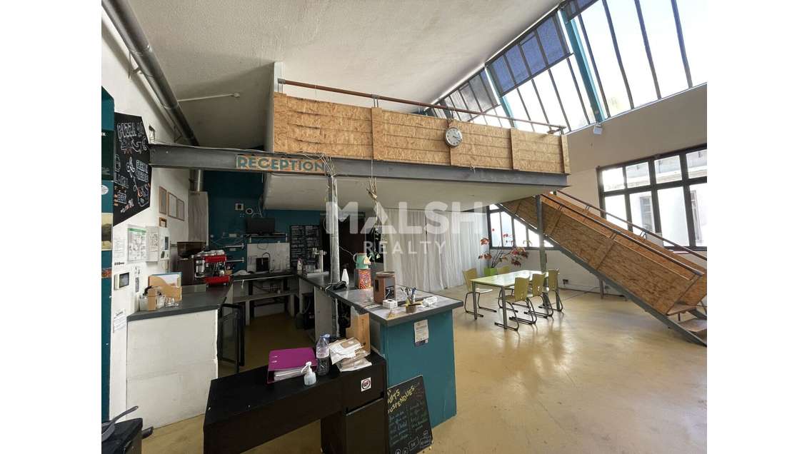 A louer + droit d'entrée local 445m² R+1 à Lyon 9e