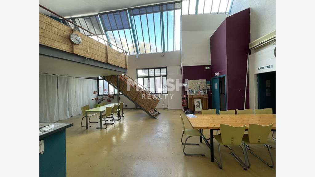 A louer + droit d'entrée local 445m² R+1 à Lyon 9e